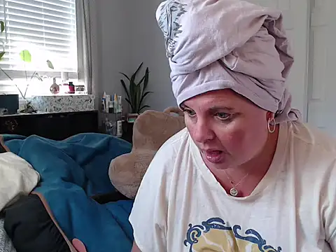 LauLauPAWG online show from November 6, 2025, 9:15 pm