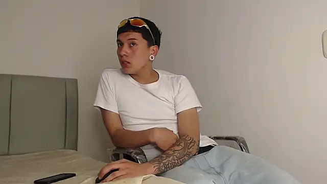 alex-lover online show from February 10, 2026, 1:43 am