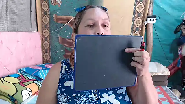 Snapshot of mom_son_dirty chatting on November 4, 2025, 2:05 pm mom son dirty online show from November 4, 2025, 2:05 pm