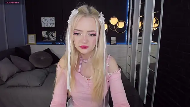 Snapshot of EmilyAir chatting on December 28, 2024, 1:18 am EmilyAir online show from December 28, 2024, 1:18 am