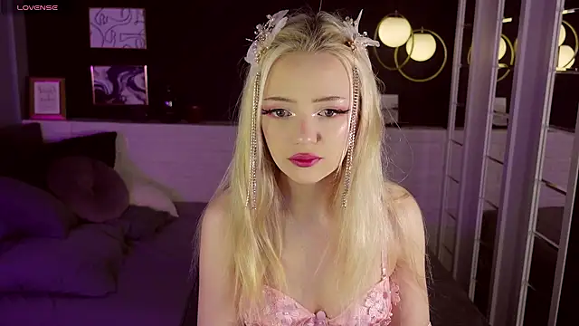 Snapshot of EmilyAir chatting on December 28, 2024, 9:08 pm EmilyAir online show from December 28, 2024, 9:08 pm