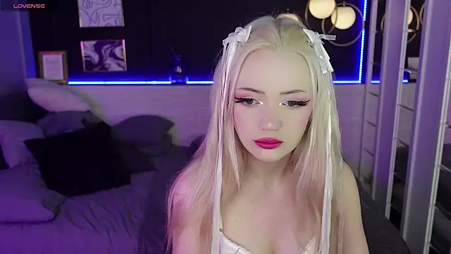 Snapshot of EmilyAir chatting on January 8, 2025, 9:12 pm EmilyAir online show from January 8, 2025, 9:12 pm