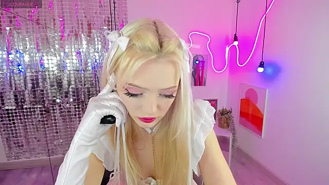 Snapshot of EmilyAir chatting on January 25, 2025, 5:40 pm EmilyAir online show from January 25, 2025, 5:40 pm