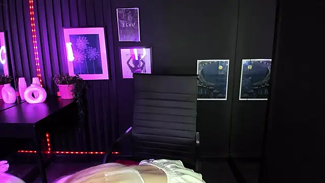 Snapshot of EmilyAir chatting on March 15, 2025, 2:56 am EmilyAir online show from March 15, 2025, 2:56 am