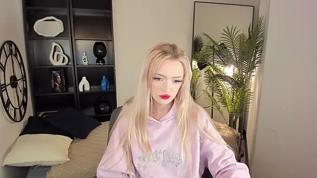 Snapshot of EmilyAir chatting on October 12, 2025, 9:58 pm EmilyAir online show from October 12, 2025, 9:58 pm