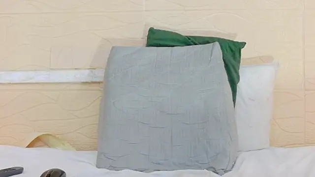 Chocolatte bar online show from March 12, 2025, 4:24 pm