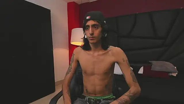 Snapshot of Matthew_Dixonn chatting on December 21, 2024, 4:52 am Matthew Dixonn online show from December 21, 2024, 4:52 am