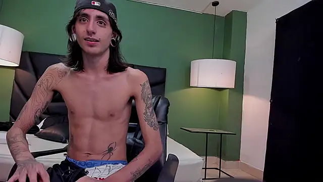 Snapshot of Matthew_Dixonn chatting on January 20, 2025, 1:18 am Matthew Dixonn online show from January 20, 2025, 1:18 am