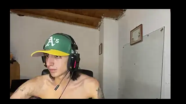 Snapshot of Matthew_Dixonn chatting on February 4, 2025, 12:19 am Matthew Dixonn online show from February 4, 2025, 12:19 am