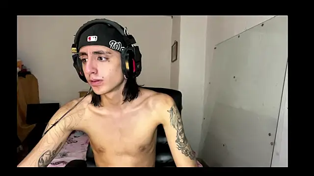 Snapshot of Matthew_Dixonn chatting on February 5, 2025, 5:52 am Matthew Dixonn online show from February 5, 2025, 5:52 am