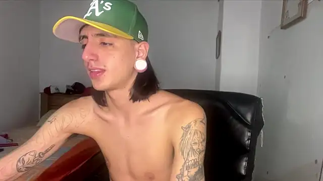 Snapshot of Matthew_Dixonn chatting on February 22, 2025, 1:55 am Matthew Dixonn online show from February 22, 2025, 1:55 am