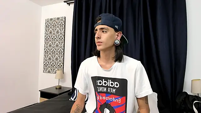 Snapshot of Matthew_Dixonn chatting on March 3, 2025, 8:21 pm Matthew Dixonn online show from March 3, 2025, 8:21 pm