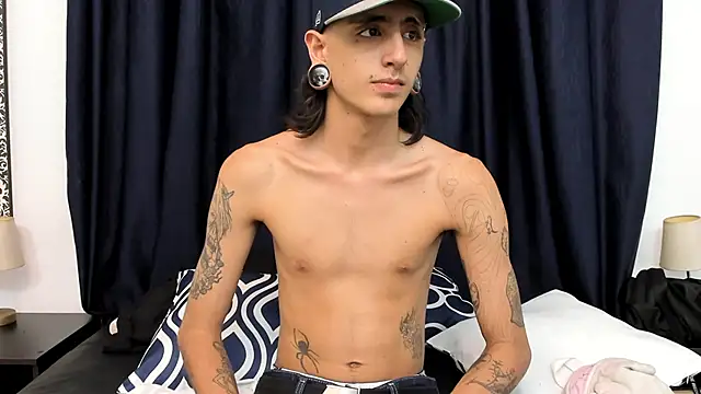 Snapshot of Matthew_Dixonn chatting on March 3, 2025, 11:24 pm Matthew Dixonn online show from March 3, 2025, 11:24 pm