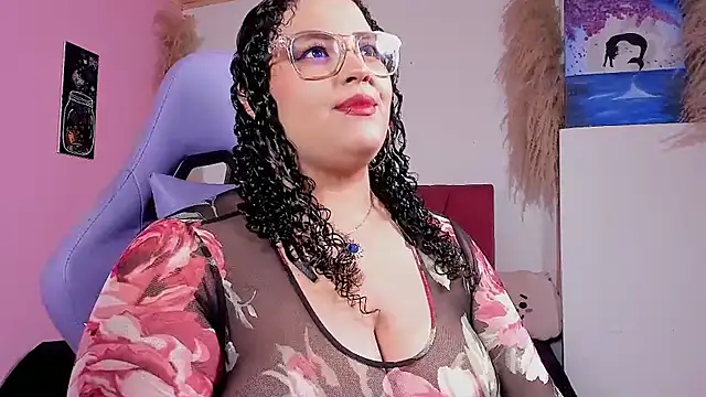 Snapshot of juli_2tyes chatting on February 8, 2026, 3:32 am juli 2tyes online show from February 8, 2026, 3:32 am