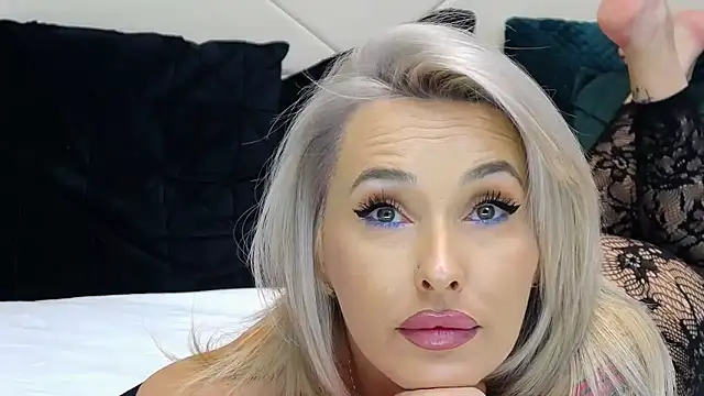 IssaSmith online show from January 5, 2026, 5:49 pm