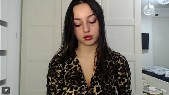 courtneyPerfect online show from December 4, 2025, 2:59 pm