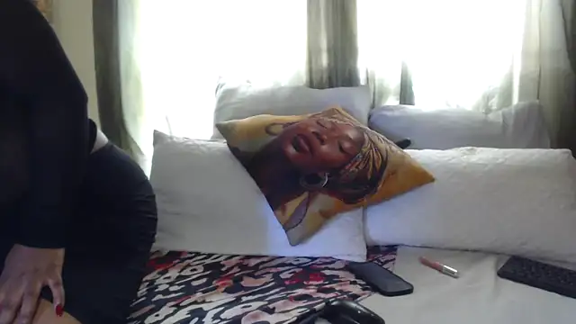 Foxybrownxx1 online show from March 13, 2026, 7:59 am