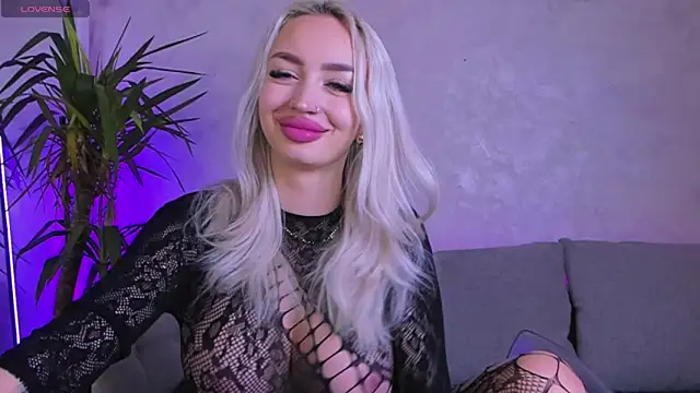 Snapshot of BambiAndAyline chatting on February 6, 2025, 4:21 am BambiAndAyline online show from February 6, 2025, 4:21 am