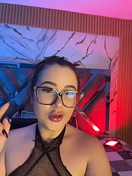 LylaLee111 online show from May 26, 2026, 1:40 pm