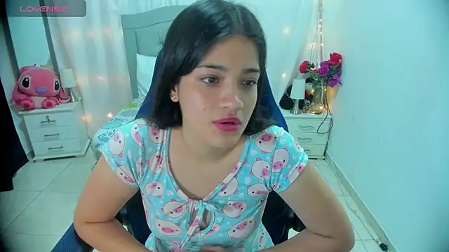 Snapshot of Alison_girl20 chatting on December 19, 2024, 2:01 am Alison girl20 online show from December 19, 2024, 2:01 am