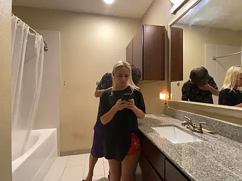 girlfriendmissy online show from February 6, 2025, 2:11 am