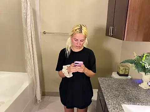 girlfriendmissy online show from May 3, 2026, 7:09 pm