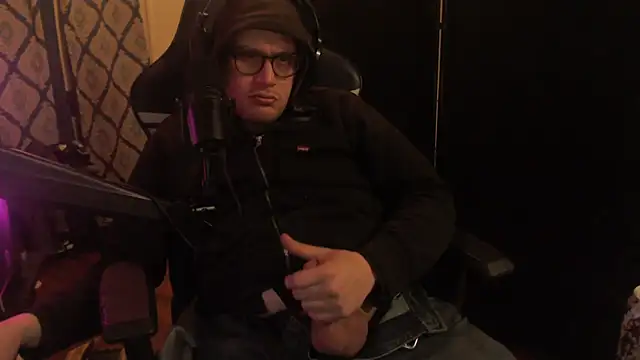 chicostick413 online show from February 6, 2026, 2:16 am