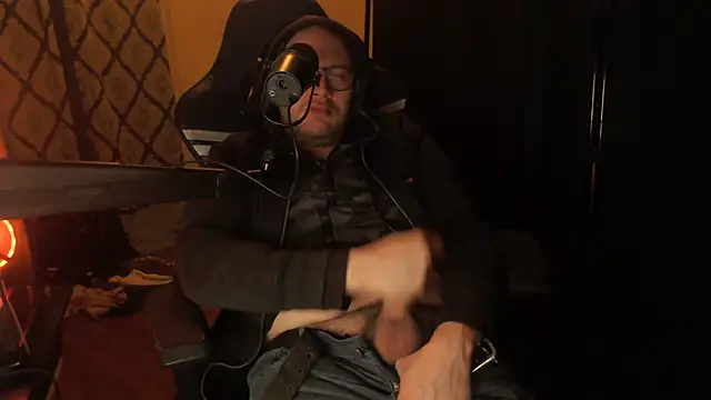 chicostick413 online show from February 16, 2026, 3:24 am