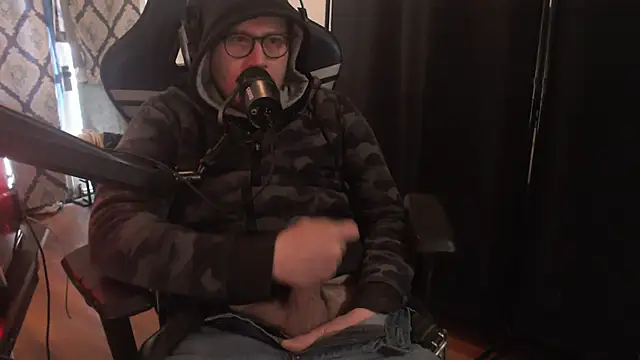 chicostick413 online show from April 8, 2026, 1:00 pm