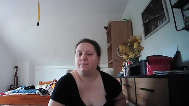 Snapshot of ReifeVenna chatting on July 6, 2026, 8:33 am ReifeVenna online show from July 6, 2026, 8:33 am