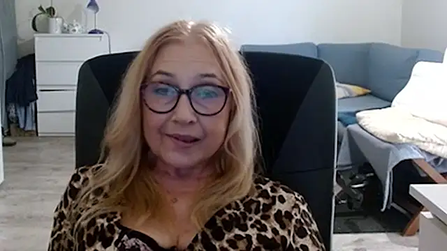 sofia xkiss online show from February 24, 2025, 10:48 am