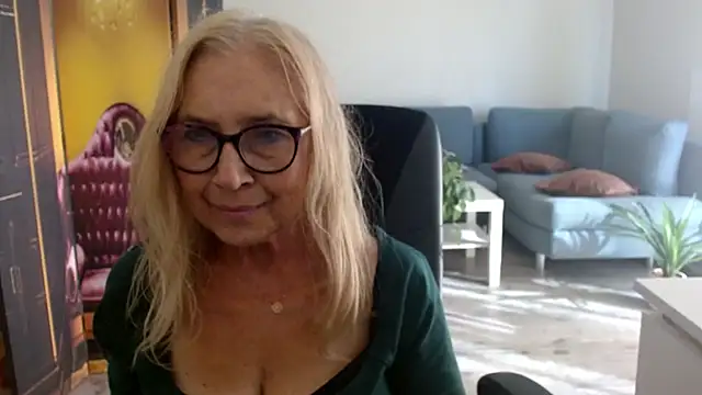 sofia xkiss online show from September 9, 2025, 1:43 pm