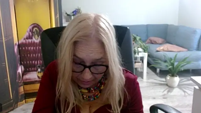 sofia xkiss online show from September 30, 2025, 2:00 pm