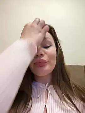 justmila online show from December 21, 2024, 8:32 pm