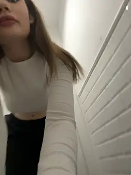 justmila online show from January 4, 2025, 11:43 am