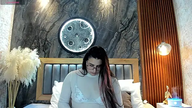 BellaPeers  online show from May 23, 2026, 11:47 am