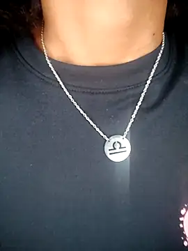 Shria107 online show from December 4, 2025, 10:40 pm