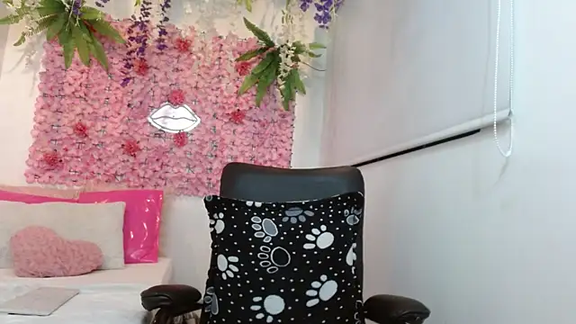 BLONDE SEXYHOT online show from October 4, 2025, 6:22 am