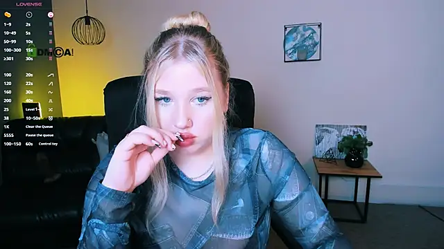 Snapshot of juli_kisss chatting on December 29, 2024, 10:36 pm juli kisss online show from December 29, 2024, 10:36 pm