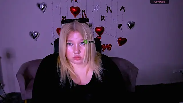 juli kisss online show from February 14, 2026, 2:36 pm