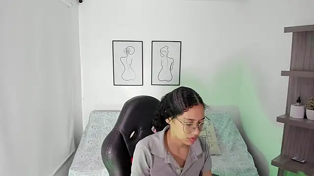 Snapshot of MAILYLOVE1 chatting on December 14, 2024, 12:44 pm MAILYLOVE1 online show from December 14, 2024, 12:44 pm