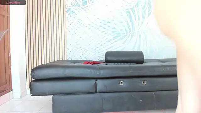 Snapshot of LauraRossi_Nova chatting on February 11, 2025, 5:29 pm LauraRossi Nova online show from February 11, 2025, 5:29 pm