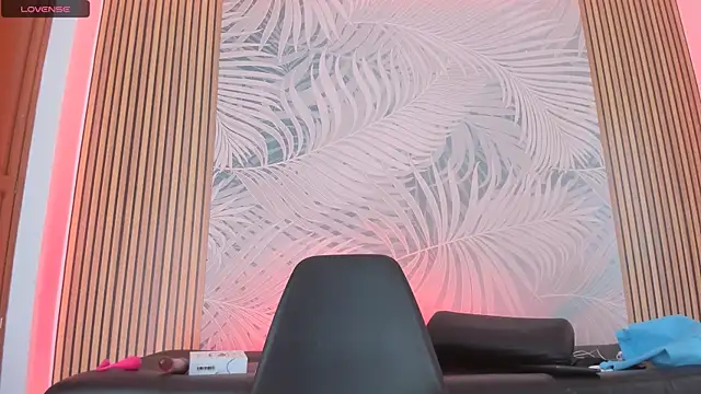 Snapshot of LauraRossi_Nova chatting on February 13, 2025, 5:54 pm LauraRossi Nova online show from February 13, 2025, 5:54 pm