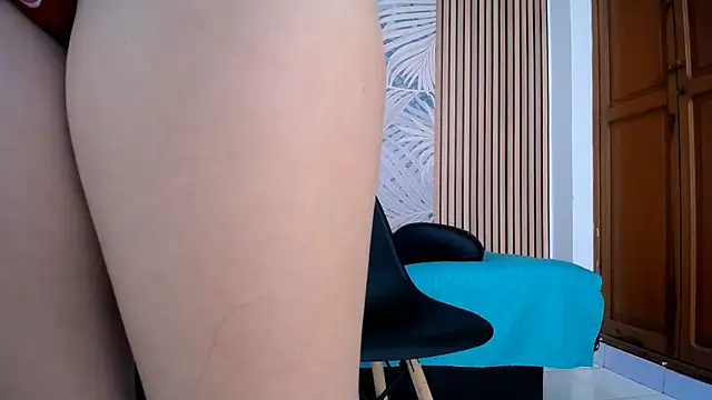 Snapshot of LauraRossi_Nova chatting on March 21, 2025, 2:51 pm LauraRossi Nova online show from March 21, 2025, 2:51 pm