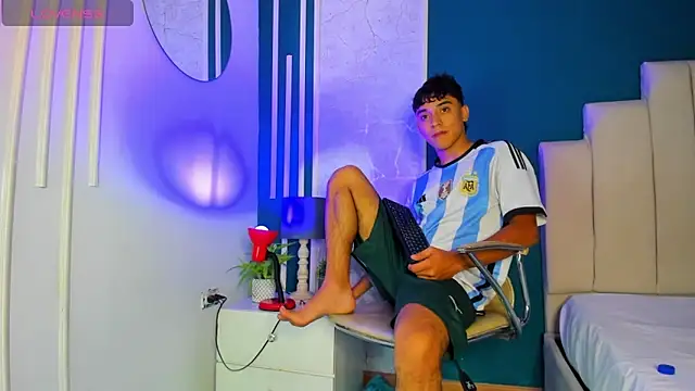 Snapshot of Austin_Cardieff chatting on January 23, 2025, 3:37 am Austin Cardieff online show from January 23, 2025, 3:37 am