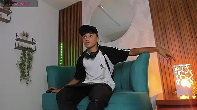 Snapshot of Austin_Cardieff chatting on January 28, 2025, 3:25 am Austin Cardieff online show from January 28, 2025, 3:25 am