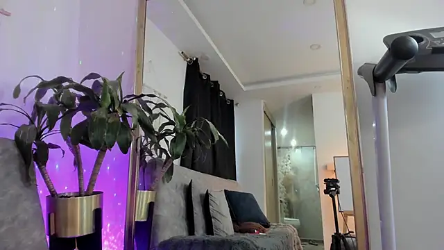 Snapshot of aaroncolombia chatting on April 8, 2026, 11:21 am aaroncolombia online show from April 8, 2026, 11:21 am