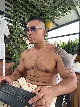 Snapshot of aaroncolombia chatting on April 9, 2026, 4:12 pm aaroncolombia online show from April 9, 2026, 4:12 pm