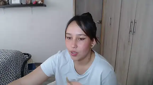 Skarlet Adams28 online show from December 6, 2024, 9:35 pm