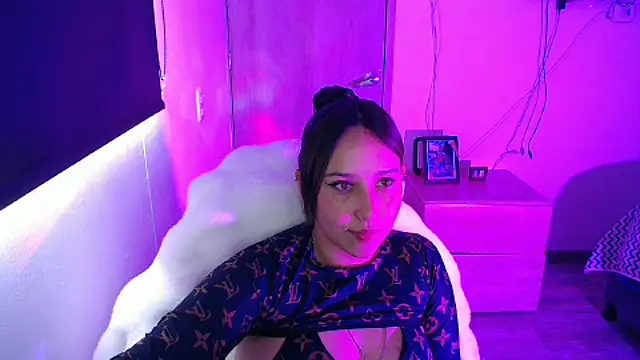 Skarlet Adams28 online show from September 11, 2025, 8:42 pm